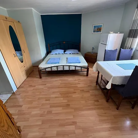 Apartment Mato 3 *